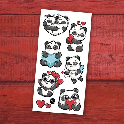 Tatouages temporaires le panda amoureux pour la saint-valentin par PiCO. Design réalisé au Québec. / Panda lover temporary tattoos for Valentine’s Day by PiCO Temporary Tattoos. Design made in Canada.